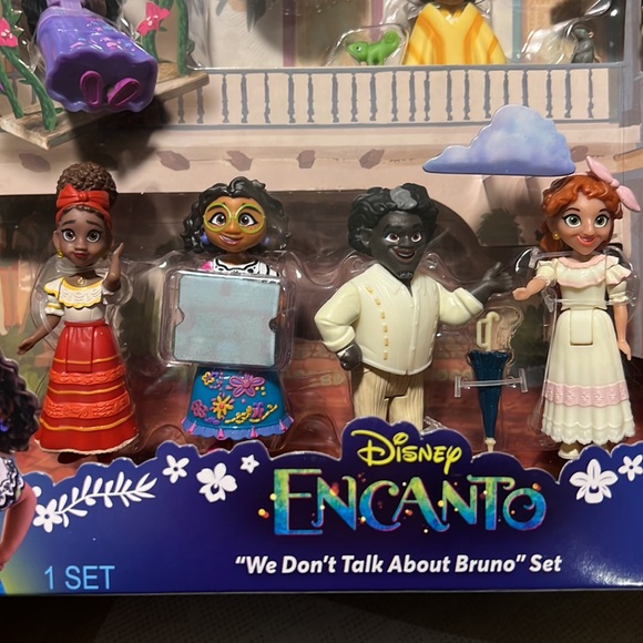 Encanto Set 🌷Spring Sale🌷 - Picture 2 of 5